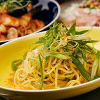 シラスと九条ネギのペペロンチーノ 〜カラスミがけ〜