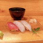 手酌割烹 てら田 - 赤酢の握り寿司・浅利味噌汁