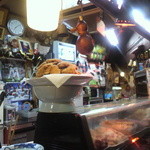 一品料理・中華そば 直ちゃん本店 - （2013.05）ネタケースに鎮座する手羽カラ