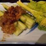 ろっぽん木 - 珍しく、もろきゅーとか頼んでみた。