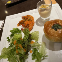 ブッフェアンドカフェ スロープサイドダイナー ザクロ - ガーリックシュリンプ、蟹の茶碗蒸し風、ビーフシチューパイ包