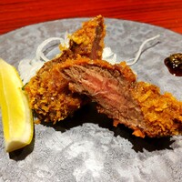 馬刺しと焼き鳥 グルマン三年坂 - あか牛レア牛カツ