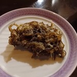 旬菜処 びいどろ - モズク天ぷら　メリケン粉が少ないのです