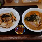 萬楽飯店 - 料理写真:●昼ラーメンセット（毎日OK）850円
（ラーメン＋飯物）中華飯を選択

●萬楽ラーメンに変更　＋100円（アップチャージ）
