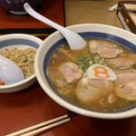 ８番らーめん - 
