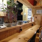 まないた・カウンターがメインです。