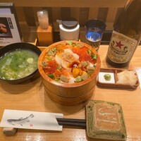柳橋きたろう場内 - 海鮮ばらちらし 2750円
                    サッポロラガー 中瓶748円
