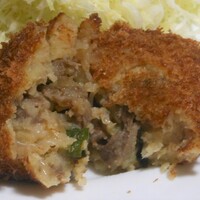 三嶋亭 本店 - コロッケの断面