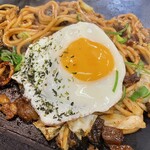 長田本庄軒 - ぼっかけ焼きそば 目玉焼きトッピング