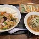 Chuuka Shokudou - 中華丼半らーめんセットと餃子のシングル