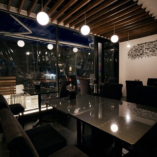 オシャレで開放感のある店内は雰囲気抜群◎女子会や合コンにも★
                                          