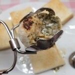エスカルゴ牧場 - ソースはブルギニオンバターではなく、パセリやニンニク、レモンの酸味もある。