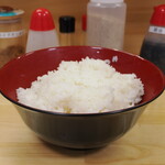 ラーメン 三亀 - 最初に盛られたご飯