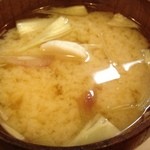 まないた - まないた・この日の昼定食の味噌汁はホタテとミョウガが入っていた。