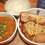 初志貫徹 - 味噌つけめん並750円＋特製トッピング250円＋ライス並150円