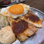 大衆スタンドむらかみ - チャーシューエッグ 500円