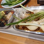 カウンター焼肉かるび - にんにくホイル、牡蠣ホイル焼き