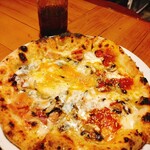 DRA セブン - レッジャーノ＆トリュフのハーフピザ