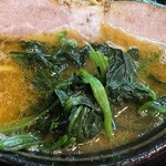 家系ラーメン王道 神道家 - ほうれん草。