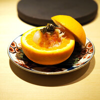 鮨 かぐら - オレンジ釜とおかひじき、生ホタテ、ズワイガニの肩肉