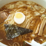 らーめんどんぐり - ワンタン麺・・・麺量210gです。これでも多いですよね!!