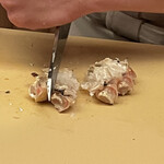 緒方 - 焼けた胴を割ります