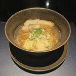 NEXT□ - 牡蠣清湯ラーメン。クリアで牡蠣の旨味が凝縮したスープ。私はこっち推し！！