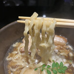 NEXT□ - 私の牡蠣清湯は平打ちのちぢれ麺。これ、大好き♡ ｢棣鄂｣さんの麺です！