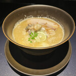 NEXT□ - 相方さんの牡蠣白湯ラーメン。濃厚で濃ゆいのがお好きな方向け！麺はストレートかな。