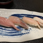 鮨よし - 左からブリトロ 、アジ 、サワラ、カニ✨サワラも少し炙ってあるのよー  細かいの仕事が‼️