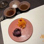 カツレツMATUMURA - 秋茄子とお漬物とにんじんの香の物。お上品です。