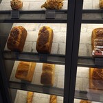 CALVA - ショーケースの中の食パン系