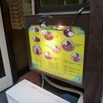 キッチン南海 - 店頭の電飾行灯式メニュー看板。これも他の店には無い、多分、あはは。