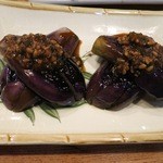 地酒処 えふし - ナスの上に辛い味噌が。合います。
