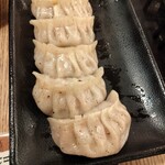 肉汁餃子と煮込みの酒場。しんちゃん - 