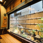 丹想庵　健次郎 - ◎店内からは風情ある坪庭も見える。