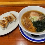 らーめん ともや - 醤油ラーメン650円+餃子