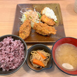 Teshio Gohan Gen - 広島産カキフライとチキン南蛮の相盛り定食(雑穀米)_¥1,120