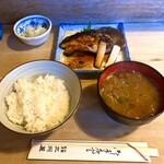 大衆割烹 三州屋 - 銀むつ照焼定食(ご飯少なめ) 1,030円
            なめこ汁変更 20円