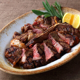 Popular T-bone Steak! ! Enjoy sirloin and fillet