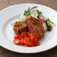 牛フィレのカツレツ　RIRとパルミジャーノ、トマト