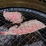 焼肉　韓国料理 八幸苑 - 黒毛和牛の１０秒焼きカルビ