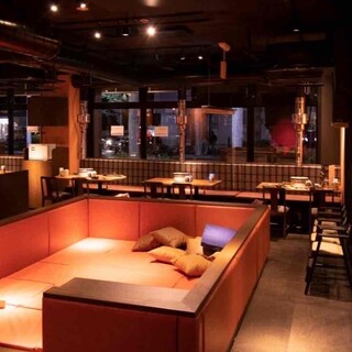 Relax in a private room or a tatami room. Kids space also available.