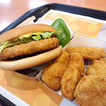 マクドナルド - 料理写真:チキンクリスプとチキンナゲット(わさび風味ソース)