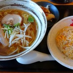 ラーメン工房 ら房 - Bランチ(醤油ラーメン+チャーハン+揚げ餃子)