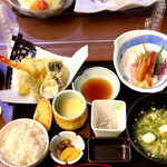 でん助茶屋 - あわびの踊り焼き、天ぷら、刺し身、茶碗蒸し、しらすおろし、香のもの、