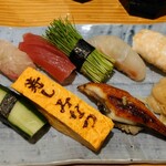 Minatsu - 令和4年11月 ランチタイム
                        寿司10貫(赤出汁付) 1500円