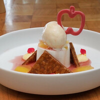 ザ タヴァン グリル＆ラウンジ - 