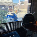 ポン ムヴァン - 窓辺のスペシャルシート