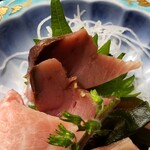 末広寿司 - ☆ヤイトガツオのアップ　脂が乗っててまるで「トロ」のようでした❗